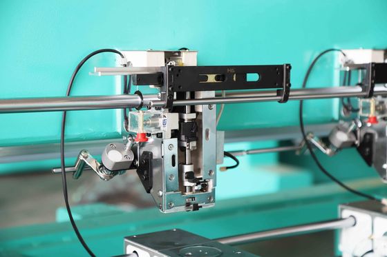 1200 RPM Computer Flat Embroidery Machine 12 teste per tessuti e abiti