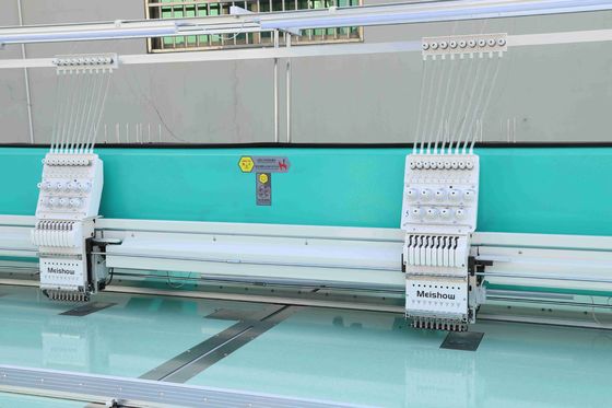 Macchina di ricamo ad alta velocità computerizzata piatta con testa di blocco motore a 1200 giri al minuto