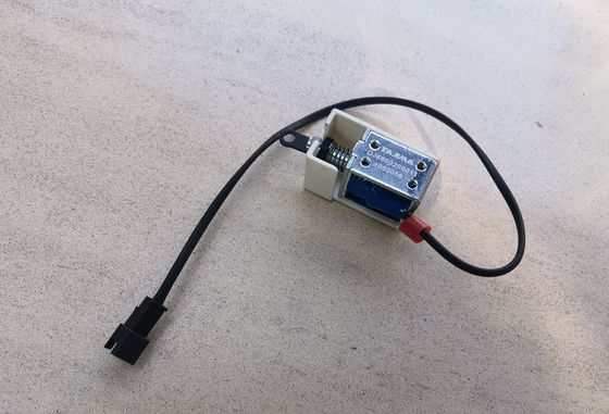Solenoide di salto nero / solenoide di taglio per la macchina di ricamo computerizzata