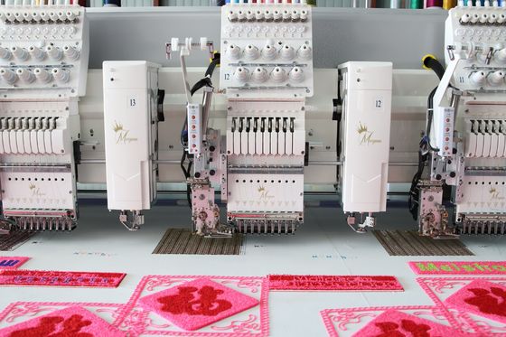 Macchina per ricamo a base di computer a più funzioni
